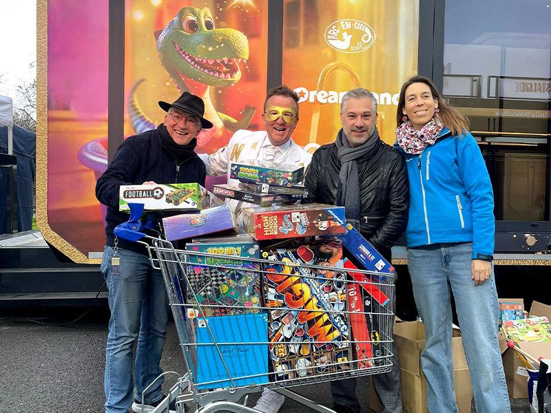 Ensemble avec Arc-En-Ciel pour offrir des sourires aux enfants